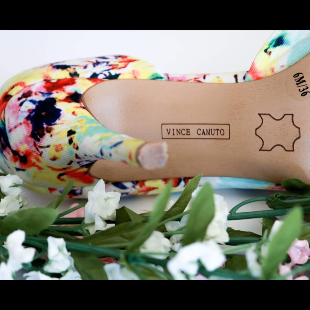 Vince Camuto Floral Heel - Picture 4 of 5